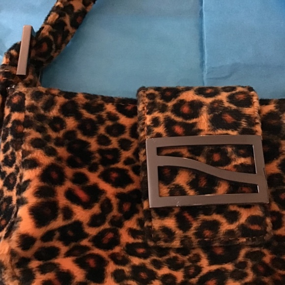 Jeanne Lottie Faux Leopard Tote - Picture 2 of 6